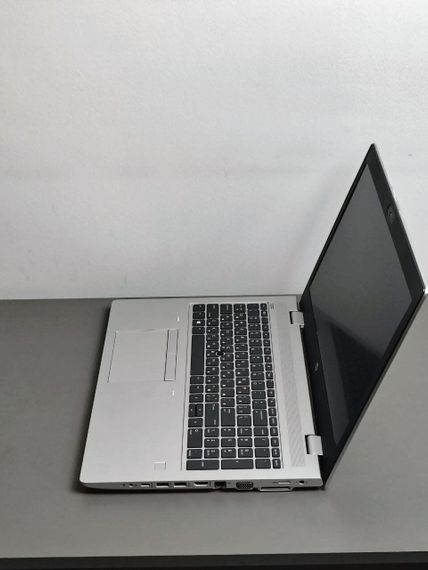 Ноутбук HP ProBook 650 G5 / 15.6" (1920x1080) IPS / Intel Core i5-8265U (4 (8) ядра по 1.6 - 3.9 GHz) / 8 GB DDR4 / 256 GB SSD / Intel UHD Graphics 620 / WebCam / Win 10 б/у | Зображення 3