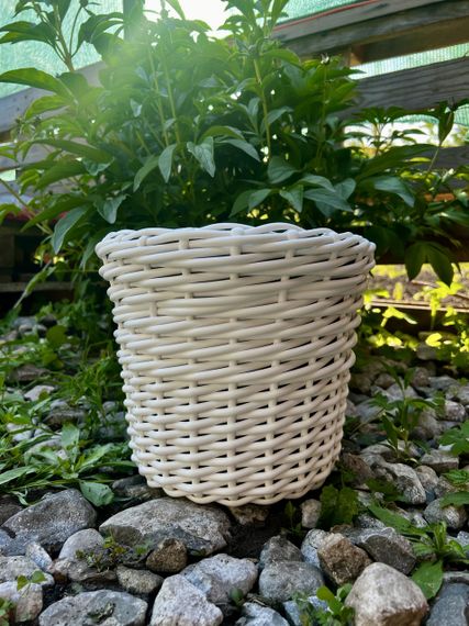 Кашпо зі штучного ротангу “Біле” 5 л — плетений горщик для квітів, саду, балкона, дому