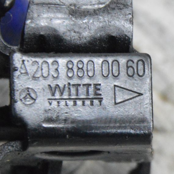 Замок капота Mercedes C-Class W203 2000-2007 Замок капота бічний Мерседес в203 A2038800060 | Зображення 2