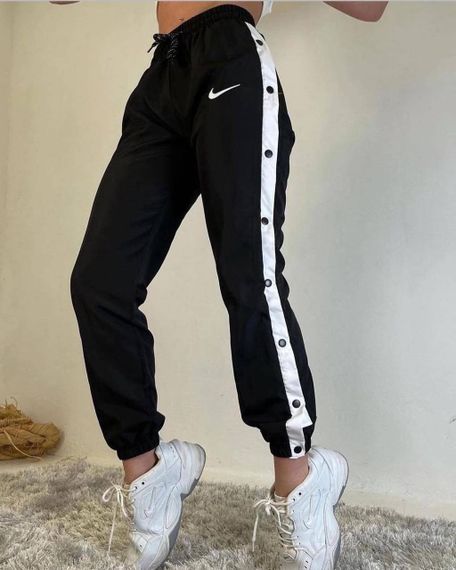 Женские модные спортивные штаны с лампасами плащевка LS191 цвет черный, размер 46/48 | Зображення 1