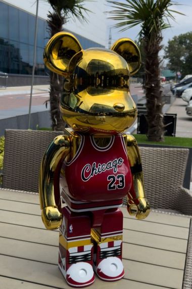 Фигурка  Bearbrick NBA Chicago Bulls Gold / Chrome дизайнерська статуетка ведмідь Беарбрік 70 см mb041 золотистий | Зображення 3