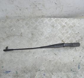 Тримач двірника передній лівий Opel Astra H III 2004-2010 Щіткотримач поводок Опель Астра Н 13111220LH