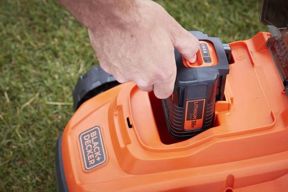 Газонокосарка акумуляторна BLACK+DECKER BCMW3336L2 | Зображення 1