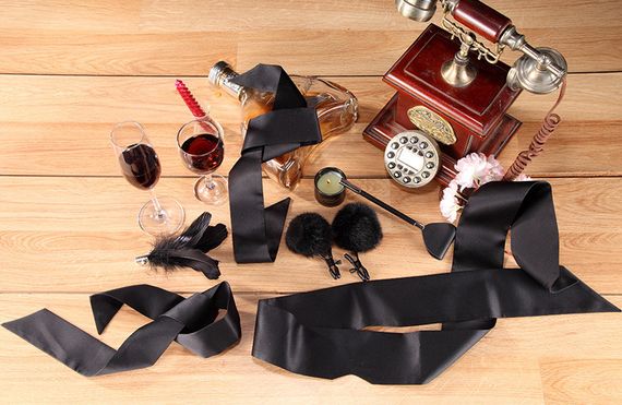 БДСМ набор "Set love", цвет чёрный, повязка на глаза, наручники, щекоталка, стек, свеча, зажимы для сосков | Зображення 3