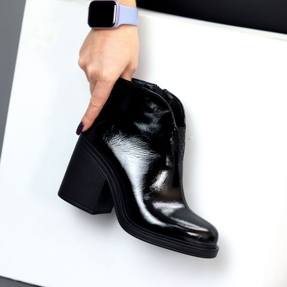 Черные лаковые глянцевые кожаные ботильоны — универсальная элегантность 39
