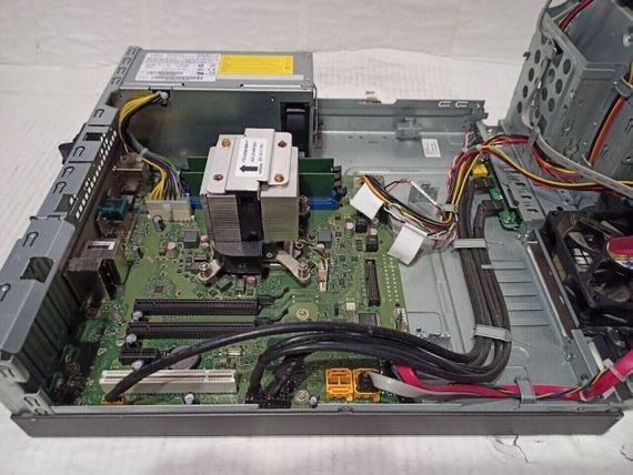 ПК Fujitsu Esprimo E700 E85+ SFF / Intel Core i5-2400 (4 ядра по 3.1 - 3.4 GHz) / 8 GB DDR3 / 500 GB HDD / Intel HD Graphics 2000 / DVD-ROM б/в + Подарунок Флеш-накопичувач USB 64 GB | Зображення 5