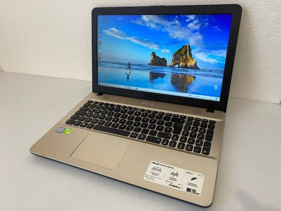 Ноутбук Asus R541U / 15.6" (1920x1080) IPS / Intel Core i5-7200U (2 (4) ядра по 2.5 - 3.1 GHz) / 12 GB DDR4 / 256 GB SSD / nVidia GeForce 920M, 2 GB DDR3, 64-bit / WebCam / DVD-ROM б/у | Зображення 1