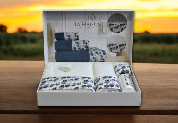 Подарунковий набір рушників La Maison, 3 шт. з ароматом Esme Ekru | Зображення 1