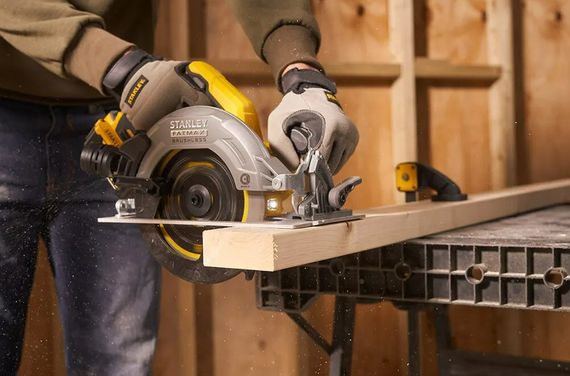 Пила циркулярна акумуляторна Stanley Fatmax з АКБ та ЗП SFMCS550M2K | Зображення 1