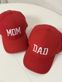 Комплект кепок бейсболка парная  Папа Мама (Dad Mom)  56-60р Красный  (8089)