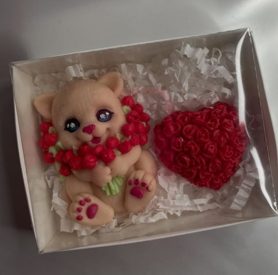 Набір мила ручної роботи «Котик у тюльпанах та Серце», подарунок у коробці | Зображення 1