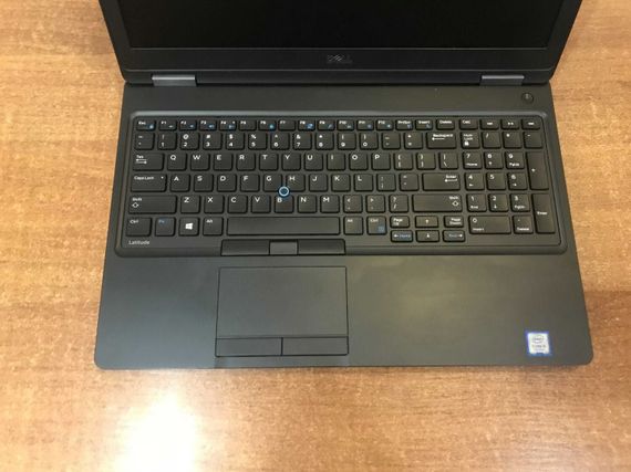 Ноутбук Dell Latitude 5590 / 15.6" (1920x1080) IPS Touch / Intel Core i7-8650U (4 (8) ядра по 1.9 - 4.2 GHz) / 16 GB DDR4 / 256 GB SSD / Intel UHD Graphics 620 / WebCam б/у | Зображення 3
