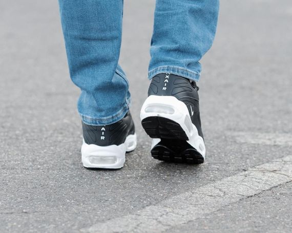 Кросівки Nike Air Max Plus TN Black-White | Зображення 3