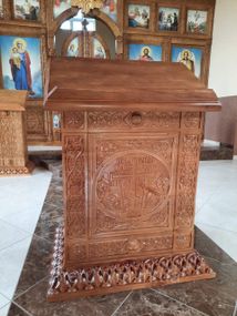 Аналой центральний різблений