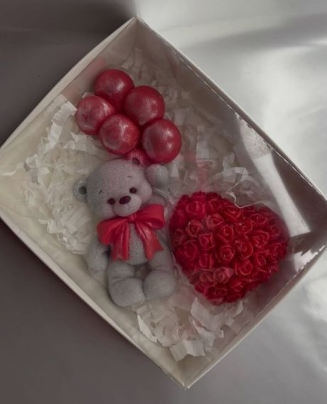 Набір мила ручної роботи «Ведмедик з кульками та Серце», подарунок у коробочці | Зображення 3