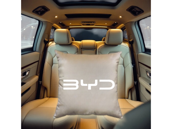 Авто Подушка c вишивкою логотипу марки бід BYD бежевий автомобілісту 03772