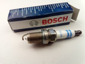 Свічка запалювання BOSCH PLATINUM FR7DPP30X (ВАЗ 2110 інж. 16кл.) (0242236616)