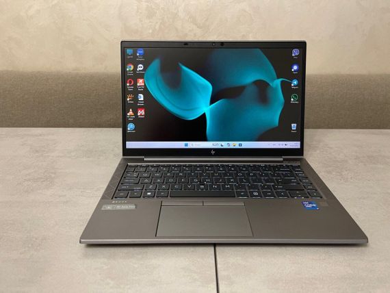 Ультрабук HP ZBook Firefly 14 G8 / 14" (1920x1080) IPS / Intel Core i7-1185G7 (4 (8) ядра по 1.2 - 4.8 GHz) / 16 GB DDR4 / 256 GB SSD M.2 / Intel Iris Xe Graphics / Fingerprint / WebCam б/у | Зображення 1
