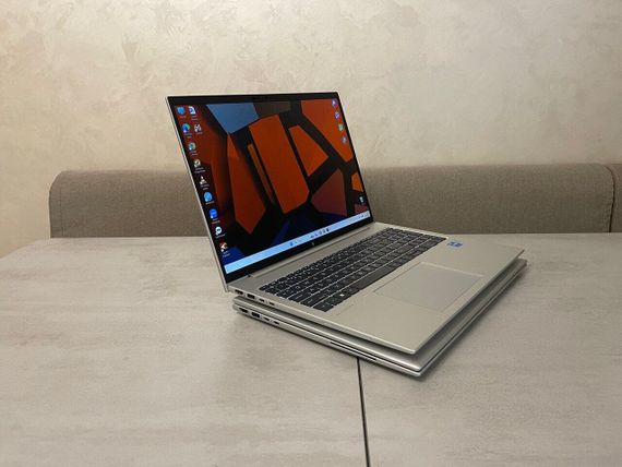 Ультрабук HP EliteBook 860 G10 / 16" (1920x1200) IPS / Intel Core i5-1335U (10 (12) ядер по 3.4 - 4.6 GHz) / 16 GB DDR5 / 512 GB SSD M.2 / Intel Iris Xe Graphics / WebCam / Fingerprint б/в + Подарунок Дротова миша / USB | Зображення 4