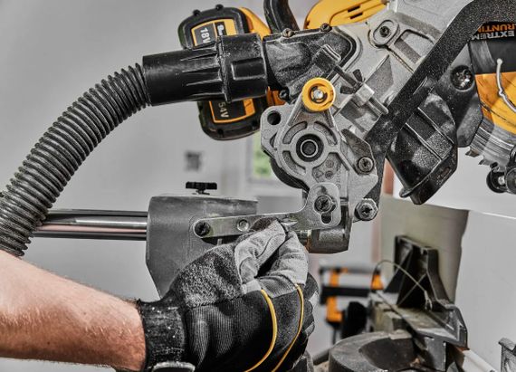 Пила торцювальна акумуляторна DeWalt с АКБ та ЗП DCS781X2 | Зображення 2