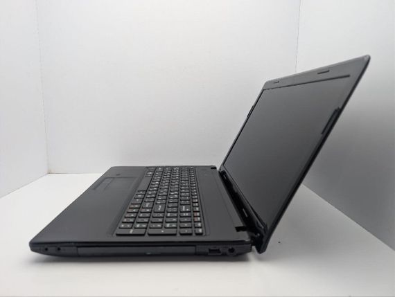 Ноутбук Lenovo IdeaPad G575 / 15.6" (1366x768) TN / AMD E-450 (2 ядра по 1.66 GHz) / 8 GB DDR3 / 320 GB HDD / AMD Radeon HD 6370M, 1 GB GDDR3, 64-bit / WebCam / DVD-ROM / АКБ не тримає б/в | Зображення 4