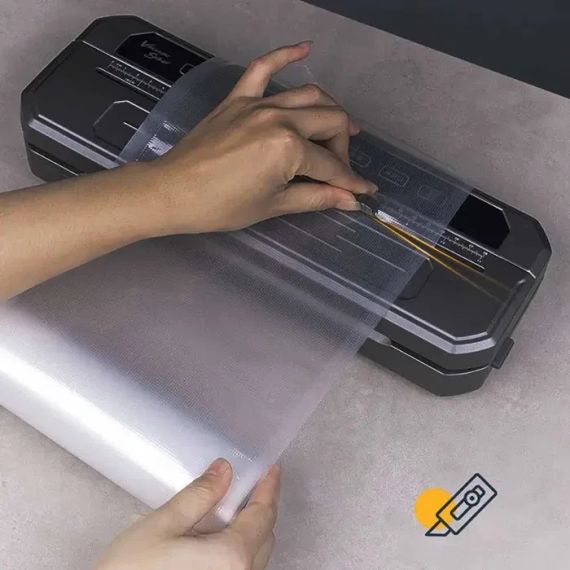 Вакуумный упаковщик Food Vacuum Sealer 65 кПа с резаком и пакетами, чёрный | Зображення 2