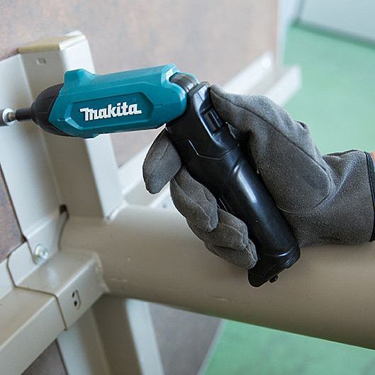 Шуруповерт Makita DF001DW + кейс с оснасткой 81ед., 3.6В, 0.42кг (DF001DW) | Зображення 1