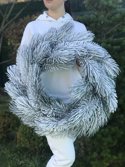 Вінок хвойний Сосна литий d-60 см засніжений | Зображення 1