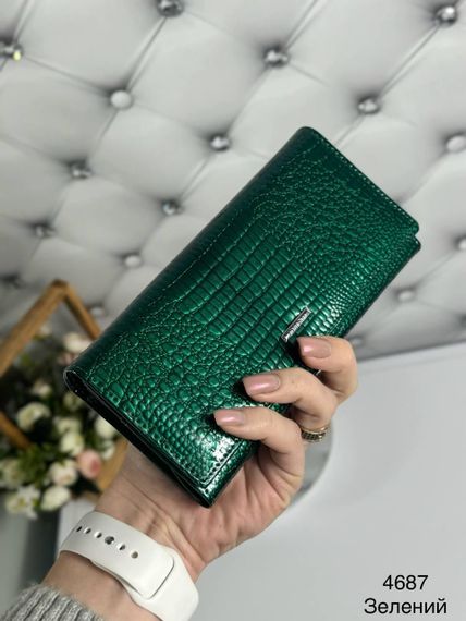 Гаманець жіночий натуральна шкіра лак Зелений