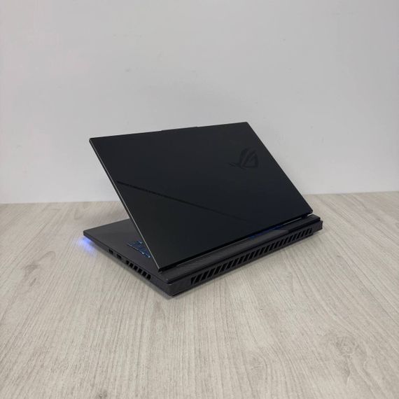 Игровой ноутбук Asus ROG Strix G16 G614PP / 16" (1920x1200) IPS / AMD Ryzen 9 7945HX (16 (32) ядра по 2.5 - 5.4 GHz) / 16 GB DDR5 / 512 GB SSD M.2 / nVidia GeForce RTX 5070, 8 GB GDDR7, 128-bit / WebCam б/у | Зображення 7
