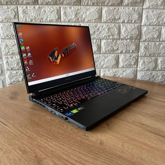 Игровой ноутбук Gigabyte Aorus 15P XD / 15.6" (1920x1080) IPS / Intel Core i7-11800H (8 (16) ядер по 2.3 - 4.6 GHz) / 16 GB DDR4 / 1000 GB SSD / nVidia GeForce RTX 3070, 8 GB GDDR6, 256-bit / WebCam б/у | Зображення 3