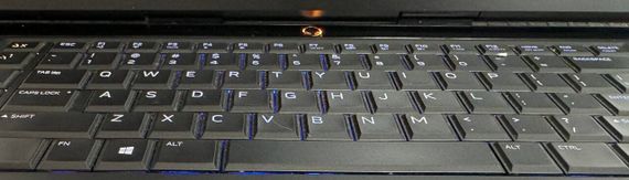 Игровой ноутбук Б-класс Dell Alienware 15 R3 / 15.6" (1920x1080) IPS / Intel Core i5-6300HQ (4 ядра по 2.3 - 3.2 GHz) / 16 GB DDR4 / 256 GB SSD M.2 + 1000 GB HDD / nVidia GeForce GTX 1060, 6 GB GDDR5, 192-bit / WebCam б/у | Зображення 6