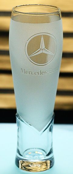 Пивной крафтовый бокал 440 мл с гравировкой Мерседес Mercedes подарок для автолюбителя кружка для пива | Зображення 1