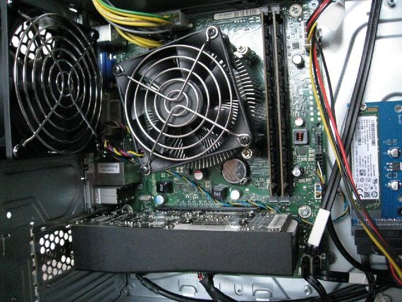 Ігровий ПК Fujitsu Esprimo P420 E85+ Tower / Intel Core i5-4430 (4 ядра по 3.0 - 3.2 GHz) / 16 GB DDR3 / 128 GB SSD + 500 GB HDD / nVidia GeForce GTX 745, 2 GB GDDR3, 128-bit / DVD-RW / Win 10 Pro + Кабель живлення б/в | Зображення 8