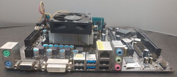 Комплект: Материнская плата ASRock FM2A75M-DGS / AMD A4-4000 (2 ядра по 3.0 - 3.2 GHz) / FM2 / 16 GB DDR3 / AMD Radeon HD 7480D + Кулер б/у | Зображення 1