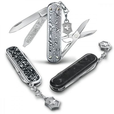 Нож Victorinox Classic SD Brilliant Carbon + брелок-лого (0.6221.90) | Зображення 4