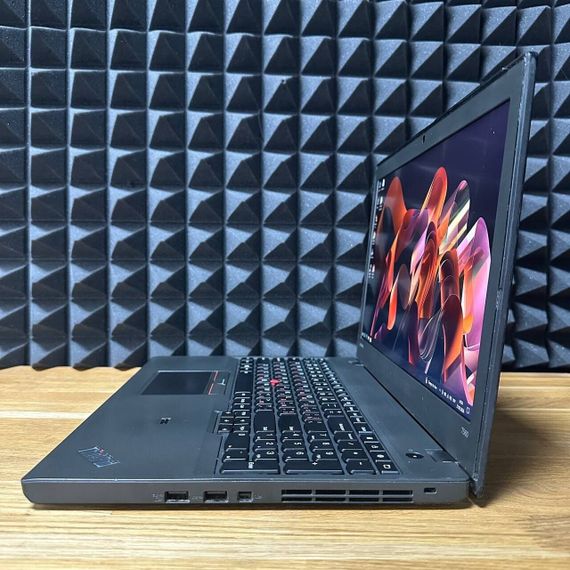 Ноутбук Б-клас Lenovo ThinkPad T560 / 15.6" (1920x1080) TN / Intel Core i5-6200U (2 (4) ядра по 2.3 - 2.8 GHz) / 8 GB DDR3 / 128 GB SSD / Intel HD Graphics 520 / WebCam б/в | Зображення 3