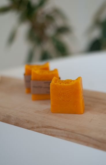 Органічне мило з нуля "Сонячна обліпиха" з олією Ши. Ручна робота. Регенеруючий ефект.