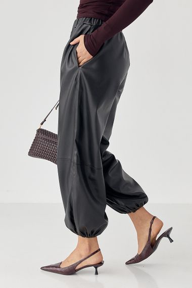 Штани-джогери з екошкіри - чорний цвет, XS (є розміри) | Зображення 4