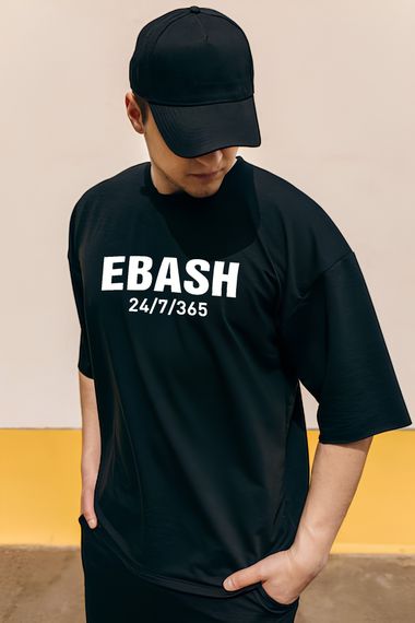 Футболка з мерчем