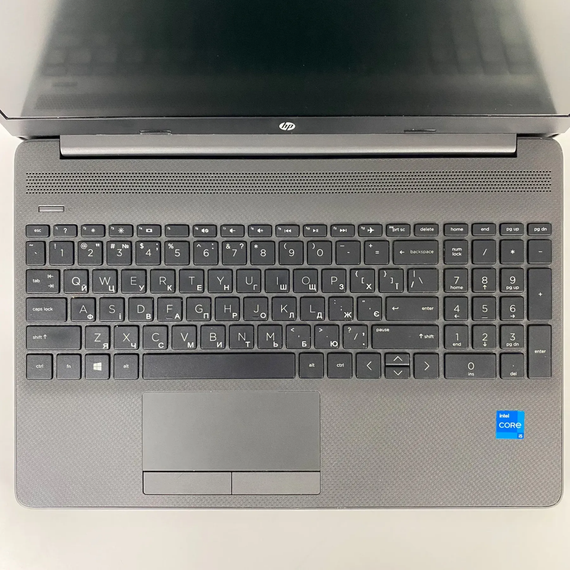 Ультрабук Б-класс HP 250 G8 / 15.6" (1920x1080) IPS / Intel Core i5-1135G7 (4 (8) ядра по 2.4 - 4.2 GHz) / 16 GB DDR4 / 256 GB SSD / Intel Iris Xe Graphics / WebCam / HDMI б/у + Подарок Беспроводная мышь / USB | Зображення 2