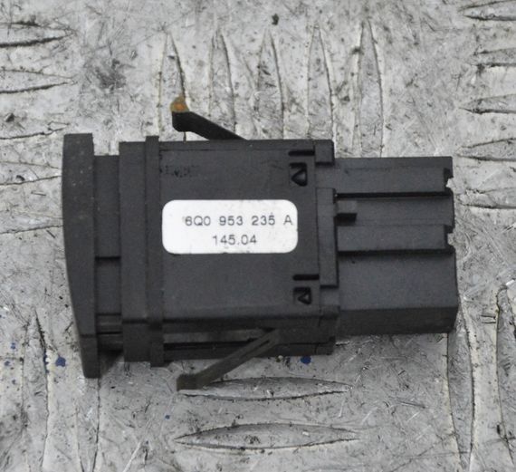 Кнопка аварійного сигналу Volkswagen Polo 2001-2024 Кнопка аварійки Фольксваген Поло 6Q0953235A | Зображення 2