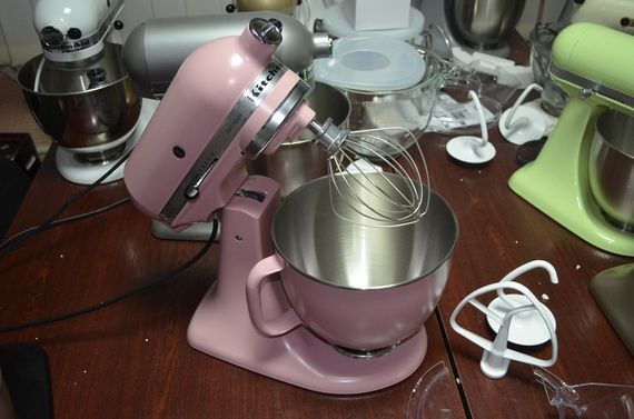 Планетарный миксер KitchenAid 5KSM150 ARTISAN, 4.83 л, розовый + розовая чаша | Зображення 5