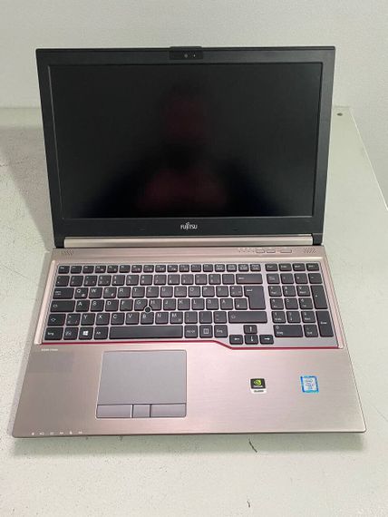Мобильная рабочая станция Fujitsu Celsius H760 / 15.6" (1920x1080) IPS / Intel Core i7-6820HQ (4 (8) ядра по 2.7 - 3.6 GHz) / 16 GB DDR4 / 256 GB SSD / nVidia Quadro M1000M, 2 GB GDDR5, 128-bit / WebCam / DVD-ROM б/у | Зображення 1