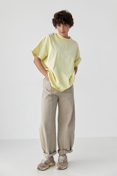 Оверсайз футболка з вишитими написами - жовтий цвет, ONE SIZE (є розміри) | Зображення 2