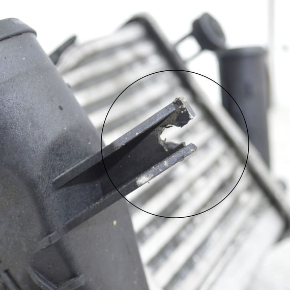 Радіатор інтеркулера 2.5 TDI Audi A4 лівий радіатор інтеркулера Ауді А4 8E0145805P | Зображення 4