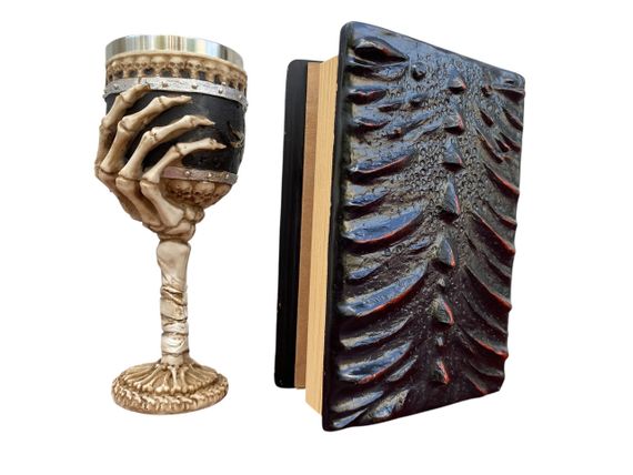 Подарунковий набір Келих 3D Рука з Черепами та Блокнот 3D «Око Пламінного Дракона» | Зображення 1