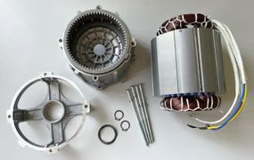 Статор двигуна з корпусом редуктора подрібнювача гілок Makita UD2500 (YA00000700)