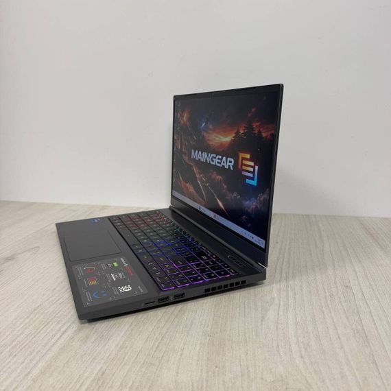 Игровой ультрабук Maingear Vector Pro MG-VCP15i-3070 / 15.6" (1920x1080) IPS / Intel Core i7-11800H (8 (16) ядер по 2.3 - 4.6 GHz) / 16 GB DDR4 / 512 GB SSD M.2 / nVidia GeForce RTX 3070, 8 GB GDDR6, 256-bit / WebCam б/у | Зображення 6