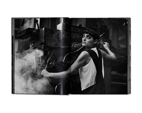Книга для фотографов работы Питера Линдберга Peter Lindbergh "Untold Stories" книги о портретной фотографии | Зображення 6